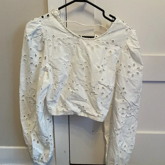 Zara white floral crop top ( open back) - Picture 2 of 4